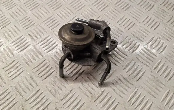 Toyota Avensis T250 Fuel filter bracket/mount holder 233800R010 233800R012