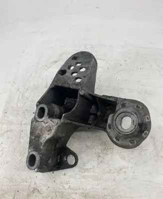 Volkswagen PASSAT B5.5 Engine mounting bracket 8E0199351