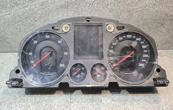Volkswagen PASSAT B6 Speedometer (instrument cluster) A2C53194181