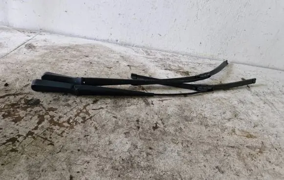 Opel Zafira A Front wiper blade arm