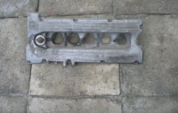 Mercedes-Benz E W123 Rocker cam cover 1100160905