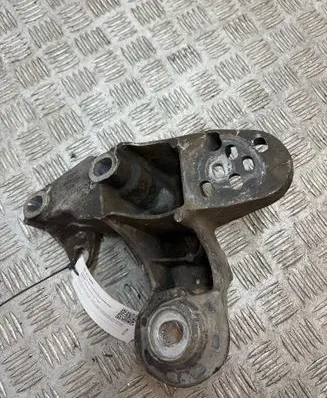 Audi A4 S4 B6 8E 8H Engine mounting bracket 8E0199351
