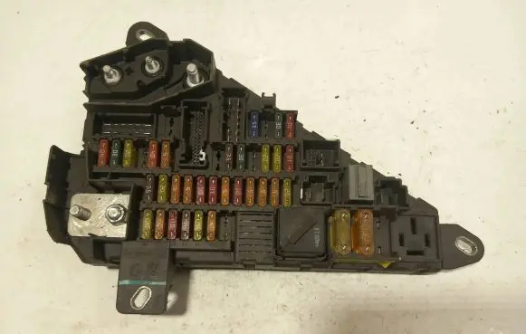 BMW 5 E60 E61 Fuse module 6906603