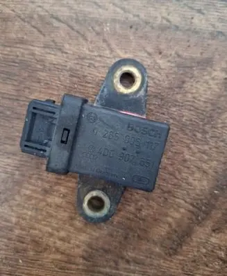 Audi A8 S8 D2 4D Airbag deployment crash/impact sensor 4D0907651 0265005117