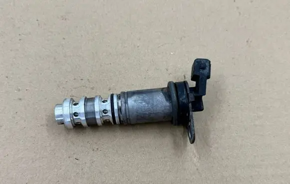BMW 3 E90 E91 Camshaft vanos timing valve 13151279 7584115