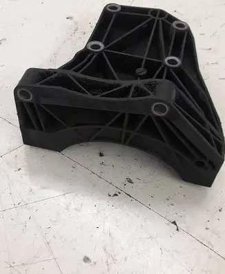 BMW 5 E60 E61 A/C compressor mount bracket 7792202 14011810