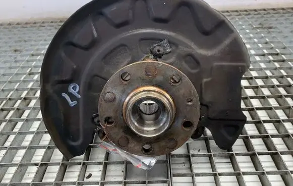Volkswagen Golf VII Front wheel hub spindle knuckle