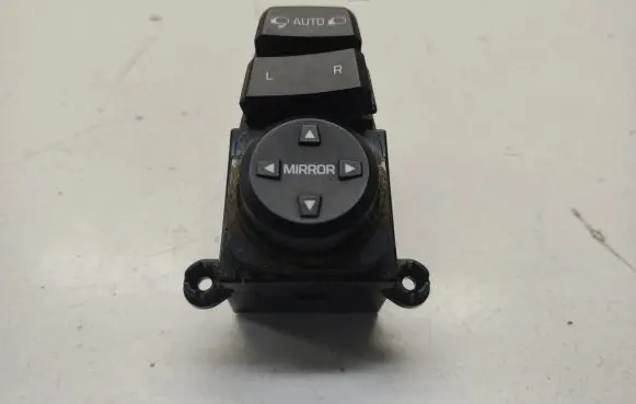 Wing mirror switch