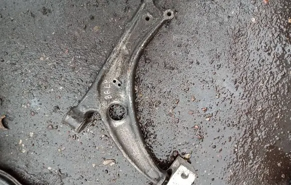 Volkswagen PASSAT B6 Front lower control arm/wishbone 3C0407153B