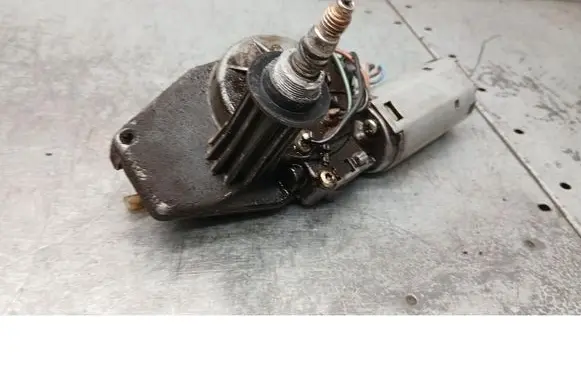 Volkswagen Polo II 86C 2F Rear window wiper motor 