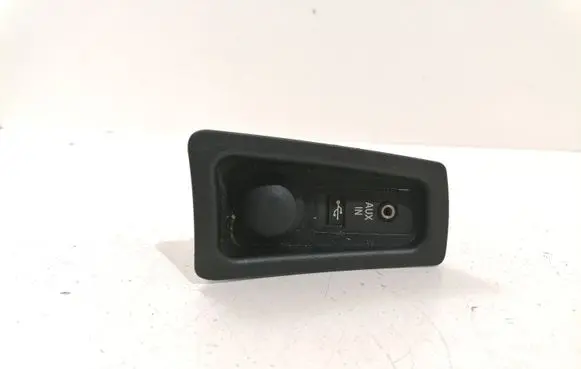 BMW 1 E81 E87 AUX in-socket connector 6131912965102