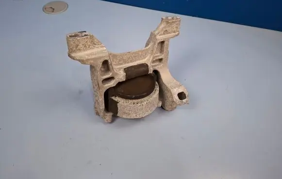 Mazda CX-5 Engine mount bracket