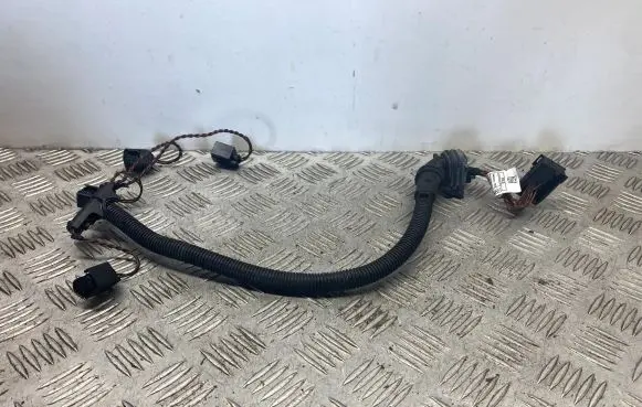 BMW 2 F22 F23 Fuel injector wires 8507918 850791802