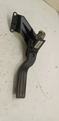Ford Mondeo Mk III Accelerator throttle pedal 2S719F836DA 316900000463