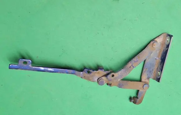 Volkswagen Golf V Engine bonnet/hood hinges 1K0823302B
