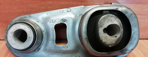 Renault Espace V (RFC) Engine mount bracket 112383734R 113604EA0A