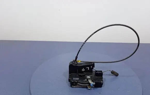 Renault Trafic II (X83) Front door lock 8200008246