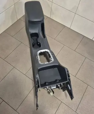 Hyundai i30 Center console 84611G4000