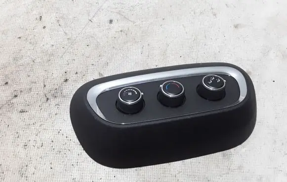 Dodge Durango Air conditioner control unit module 68287297AA