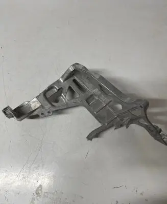 Mercedes-Benz C AMG W205 Headlight/headlamp mounting bracket 2056221600