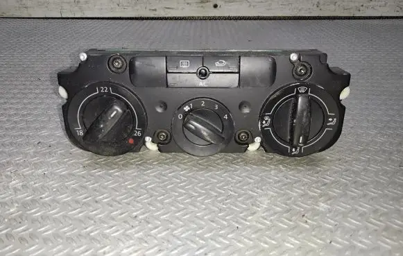 Volkswagen Golf V Climate control unit