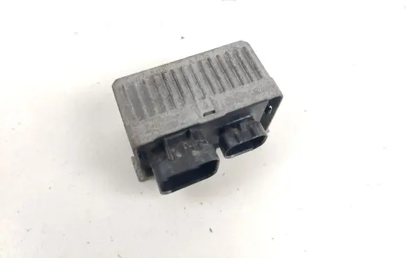 Opel Insignia A Glow plug pre-heat relay 55563423