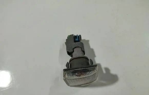 Saturn Vue Front fender indicator light 