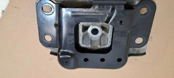 Ford Mondeo MK V Engine mount bracket 7G91-7M121-BA