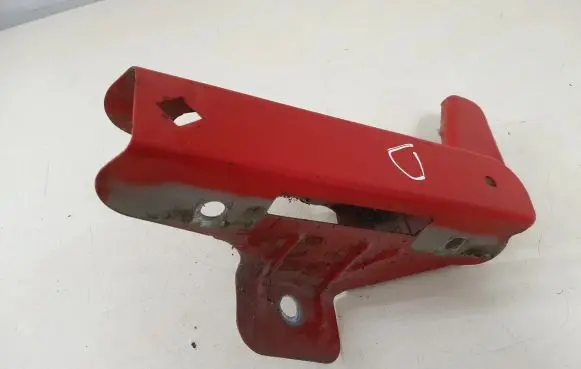 Opel Vivaro Fender mounting bracket