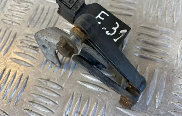 Headlight/headlamp level sensor