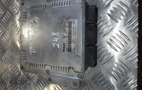 Renault Trafic II (X83) Engine control unit/module 0281010632 HOM8200051608 8200118526