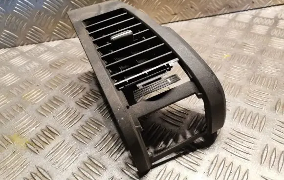 Nissan Murano Z50 Dashboard air vent grill cover trim 68760CB000