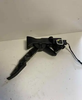 Accelerator throttle pedal
