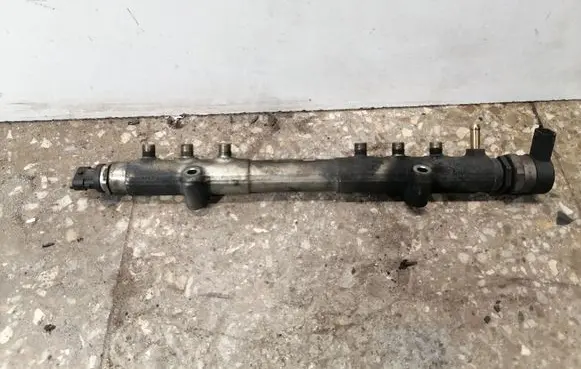 Volvo V70 Fuel main line pipe 30757146 0445215023