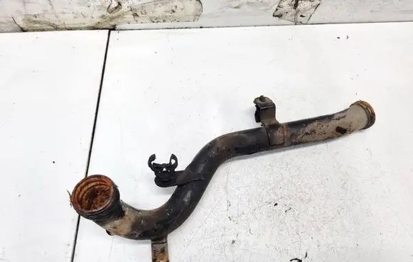 Engine coolant pipe/hose