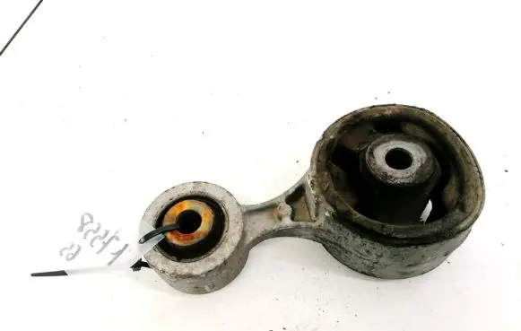 Honda CR-V Engine mount bracket