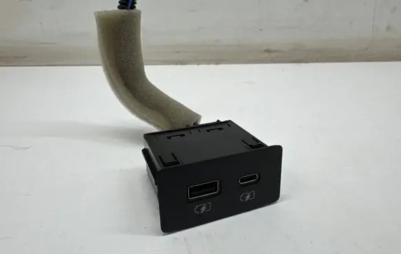 Nissan X-Trail T33 USB socket connector 231026SD1