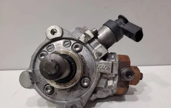 BMW 5 F10 F11 Fuel injection high pressure pump 0445010517 7810696