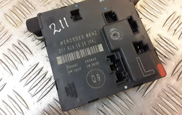 Mercedes-Benz E W211 Door control unit/module 2118201526 A2118201526