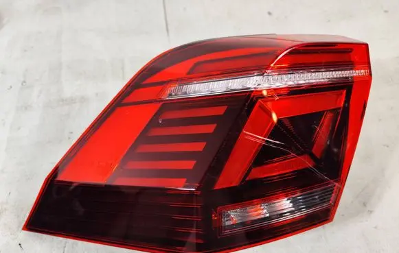 Volkswagen Tiguan Rear/tail lights 5NA945207M
