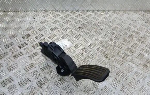 Tesla Model S Accelerator throttle pedal BE5C-9F836-AA