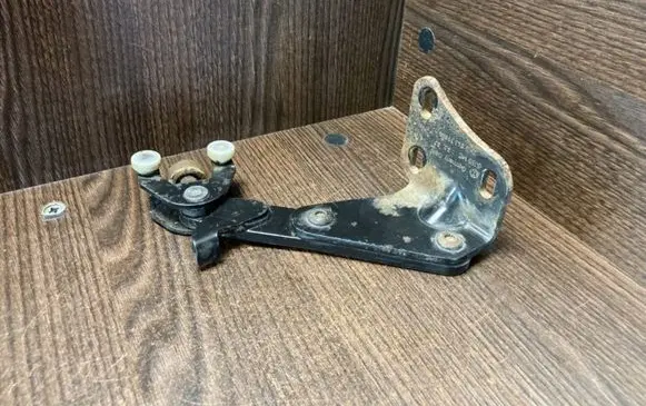 Volkswagen Caddy Sliding door lower roller guide/hinge 2K0843398A