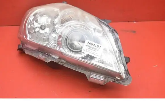 Toyota Auris 150 Headlight/headlamp 81110-02A40
