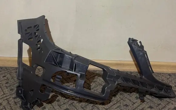 Mercedes-Benz C W204 Front bumper mounting bracket A2048850865