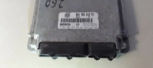 Skoda Octavia Mk1 (1U) Engine control unit/module 0261206266 06A906018FH