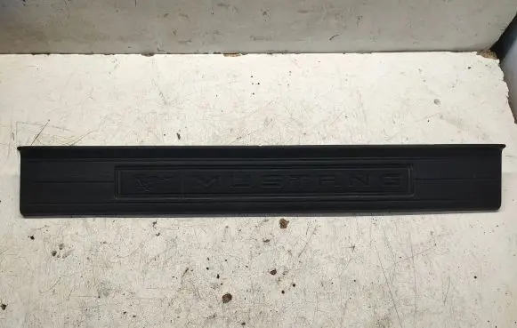 Ford Mustang VI Side skirt front trim FR3B6313222ADW