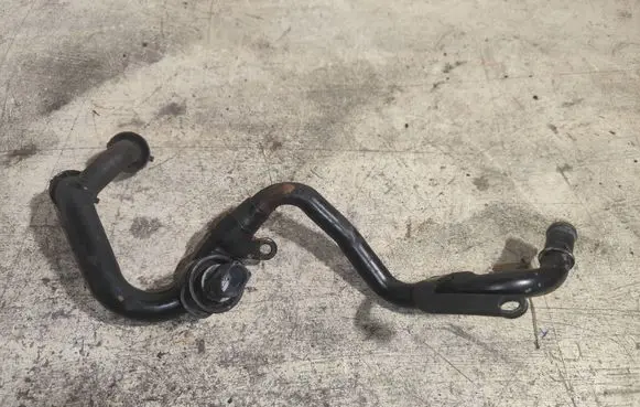 Engine coolant pipe/hose