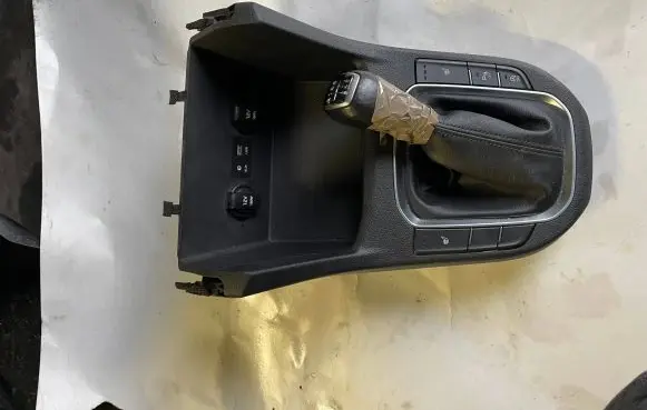 Hyundai i30 Gear shifter surround trim plastic 84651-G4000 84351-G400