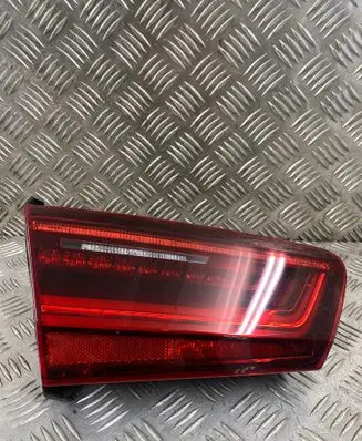 Tailgate rear/tail lights