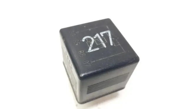 Audi A6 S6 C4 4A Other relay 443951253S